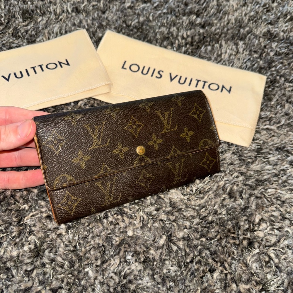 Louis Vuitton Sarah Monogram wallet